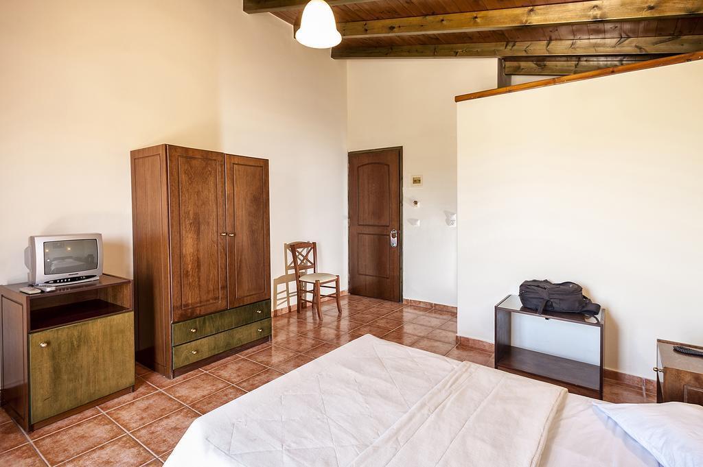 Adelais Hotel Tavronitis  Bagian luar foto